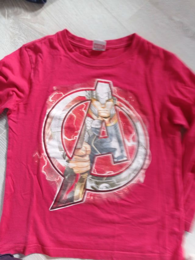 Lote 2 camisetas Marvel y Skylanders T8