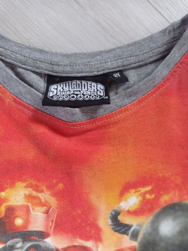 Lote 2 camisetas Marvel y Skylanders T8