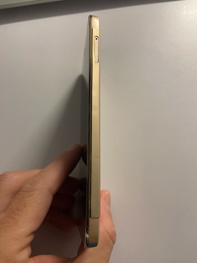 Móvil InnJoo Dorado y Negro