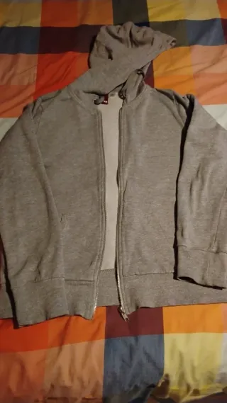 Sudadera gris con cremallera talla 42