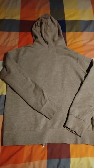 Sudadera gris con cremallera talla 42