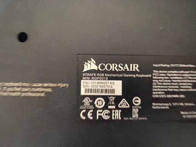 Teclado Mecánico Gaming Corsair STRAFE RGB