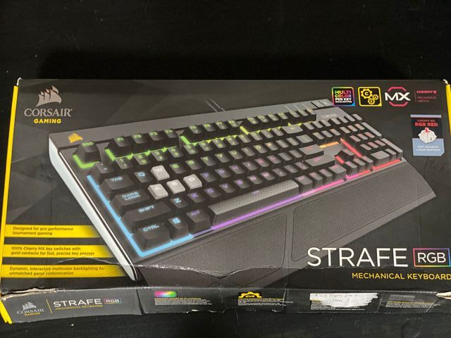 Teclado Mecánico Gaming Corsair STRAFE RGB