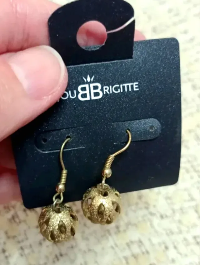 Pendientes Brigitte dorados con adorno redondo