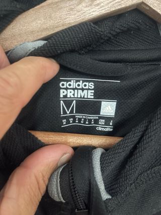 Sudadera Adidas con cremallera y capucha