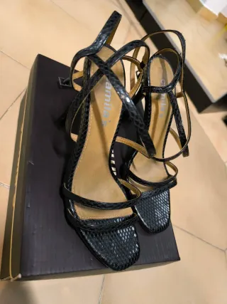 Sandalias Camila's tacón negro piel serpiente 36