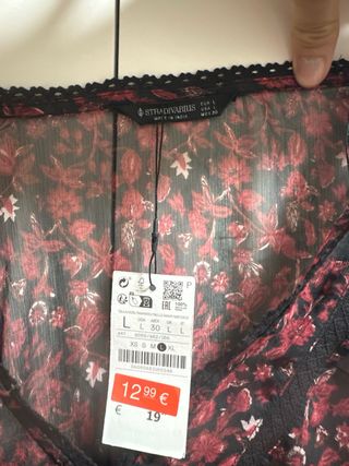 Blusa Estampada Flores Negra y Roja Talla L