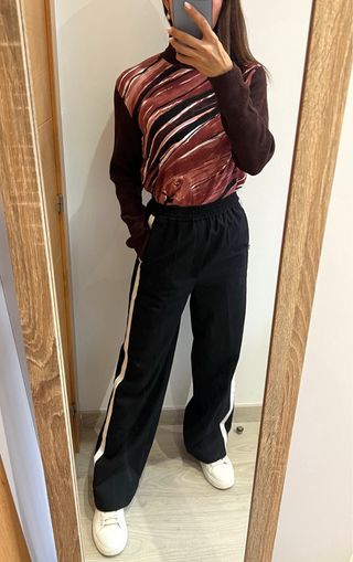 Jersey Escolá cuello alto print abstracto L