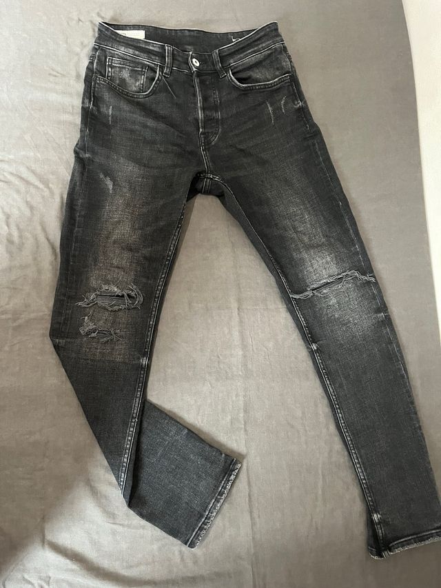 Jeans negros Zara Talla S hombre desgastados
