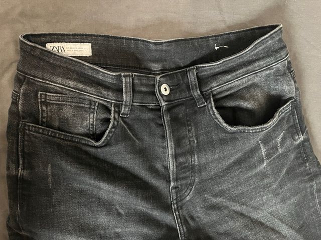 Jeans negros Zara Talla S hombre desgastados