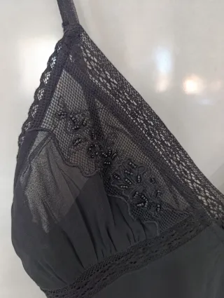 Top Blusa negra encaje abalorios con forro interio