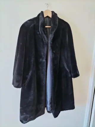 Abrigo pelo sintético negro talla 42