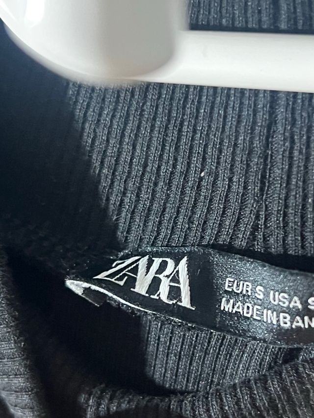 Vestido negro cuello alto manga corta