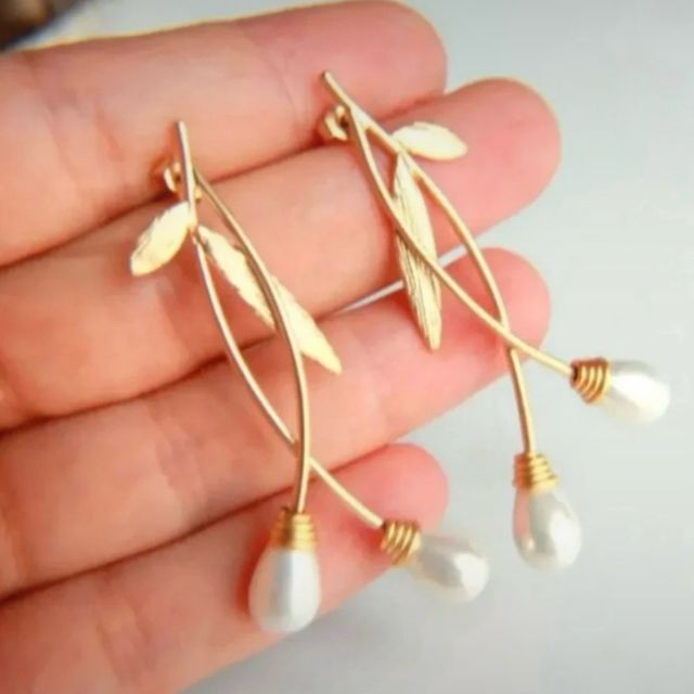 Pendientes dorados con perlas