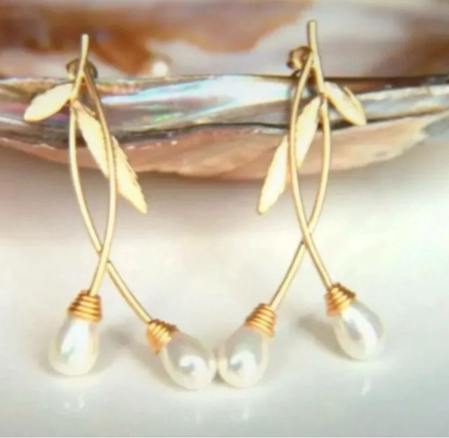 Pendientes dorados con perlas