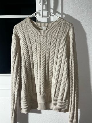Suéter beige de punto trenzado