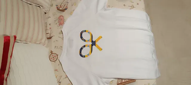 Sudadera SILBON Blanca con Bolsillo Estampado