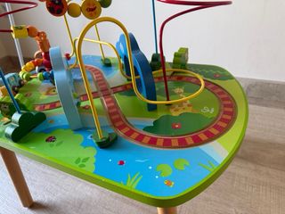 Mesa de actividades Selva Hape