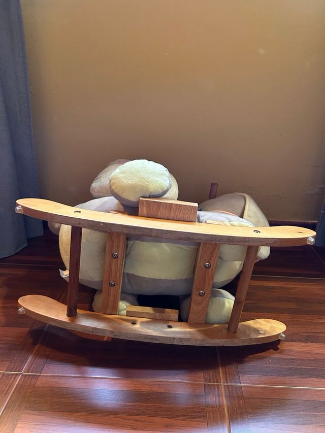 Balancín bebé peluche conejo