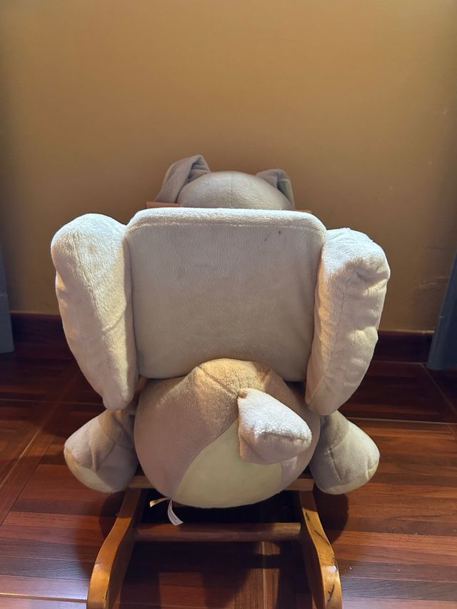 Balancín bebé peluche conejo