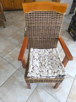 Mesa de comedor de madera