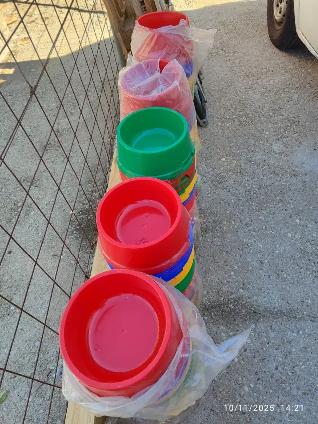 Comederos/Bebederos para animales de plástico