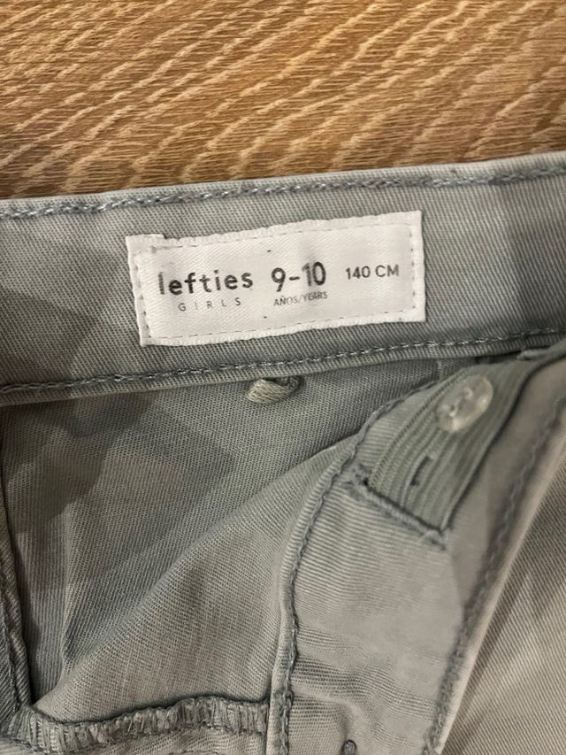 Pantalones anchos color gris claro