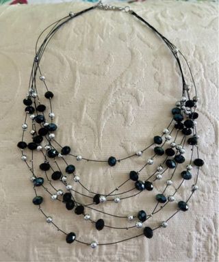 Collana multistrato con perle luminose