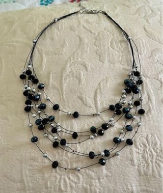 Collana multistrato con perle luminose