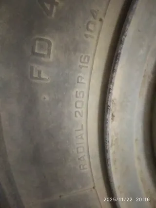 Hola soy Juan Vendó una llanta de coche en Baeza