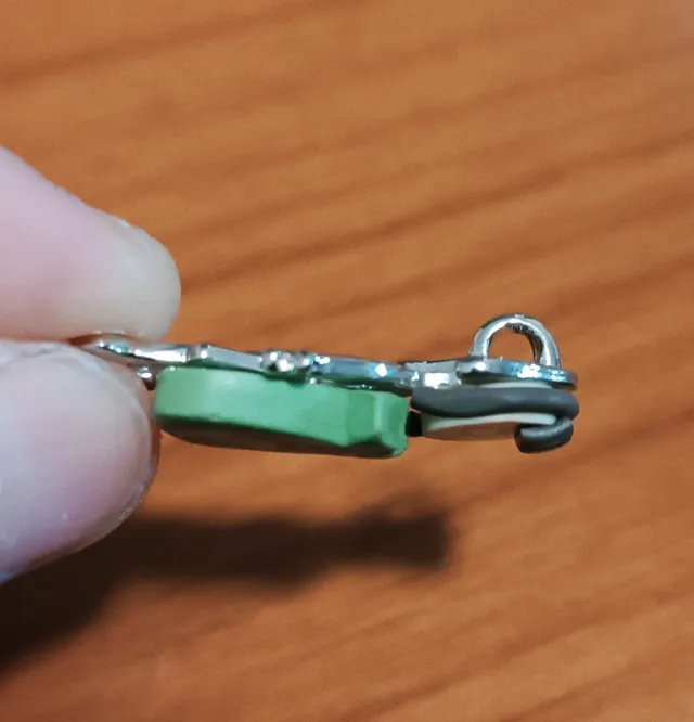 Colgante plata y resina niña verde