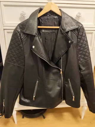 Cazadora Piel Sintética Negra Acolchada T. 50