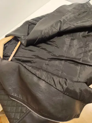 Cazadora Piel Sintética Negra Acolchada T. 50