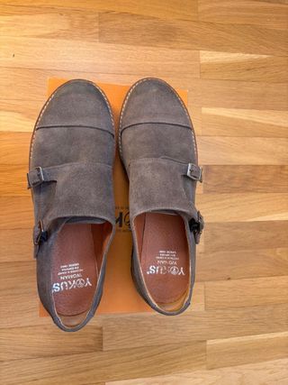 Zapatos YOKUS grises doble hebilla