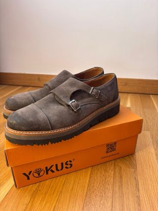 Zapatos YOKUS grises doble hebilla