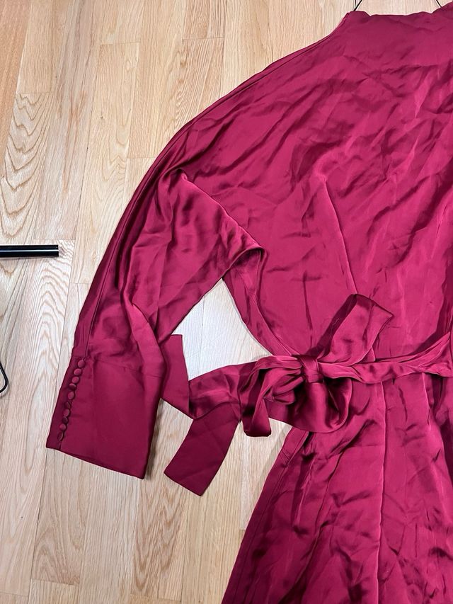 Vestido satén Zara rojo