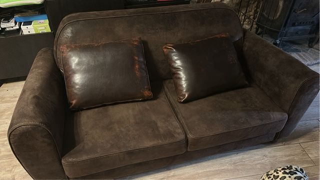 Mueble de madera y plástico