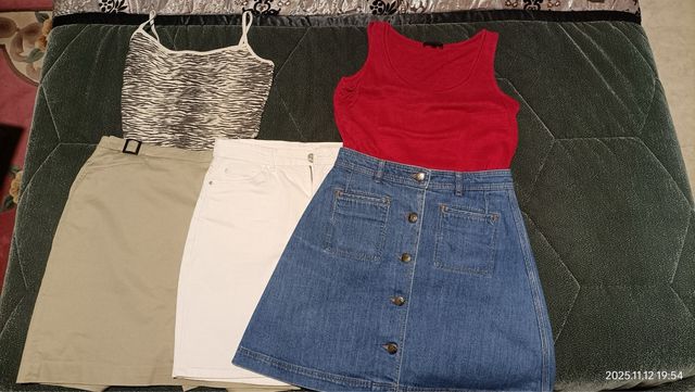 Lote 3 Faldas y 2 Camisetas 5€