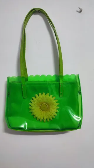 Bolso transparente verde con flor