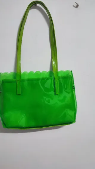Bolso transparente verde con flor