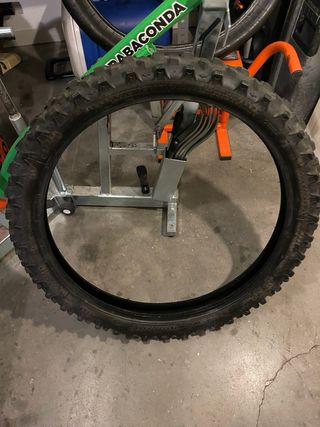 Neumático Michelin Enduro Médium y Mousse.