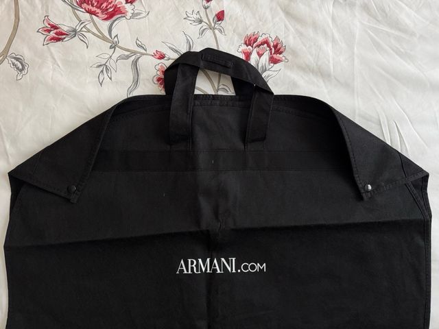 Funda de traje Armani negra