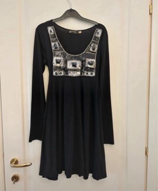 Abito stile impero con decorazioni