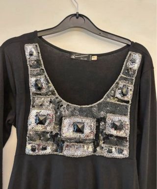 Abito stile impero con decorazioni