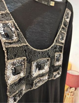 Abito stile impero con decorazioni