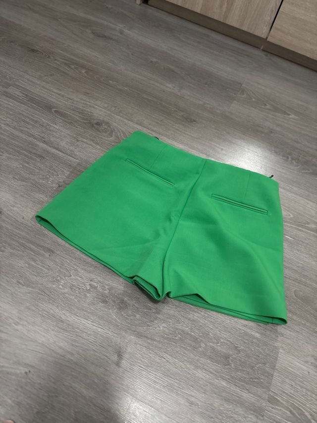 Pantalones cortos Zara verdes fosforescentes