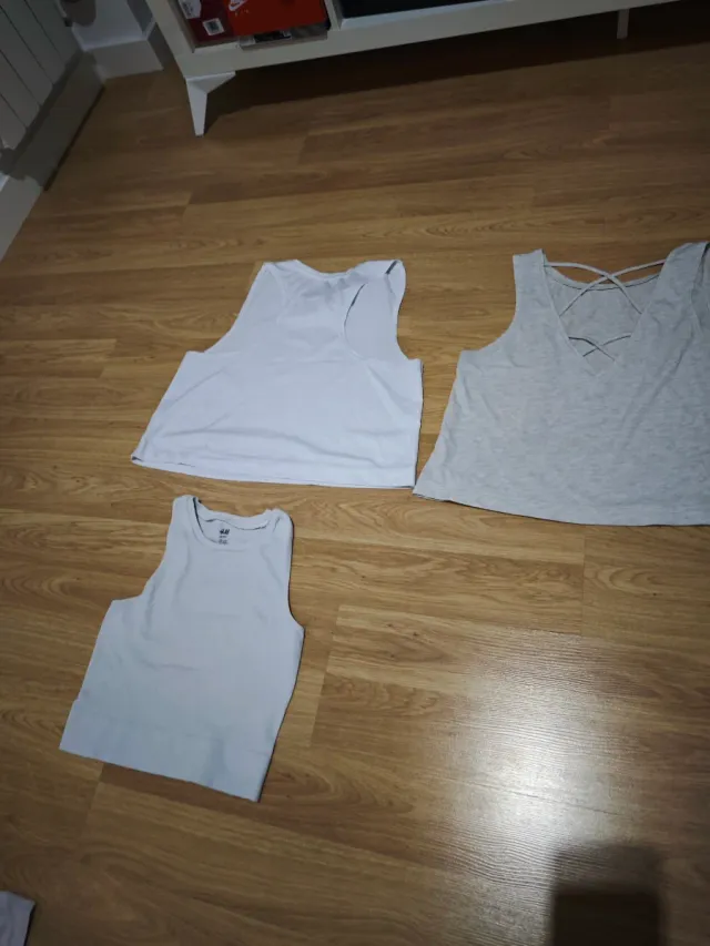 Lote de camisetas deportivas mujer grises y blanca