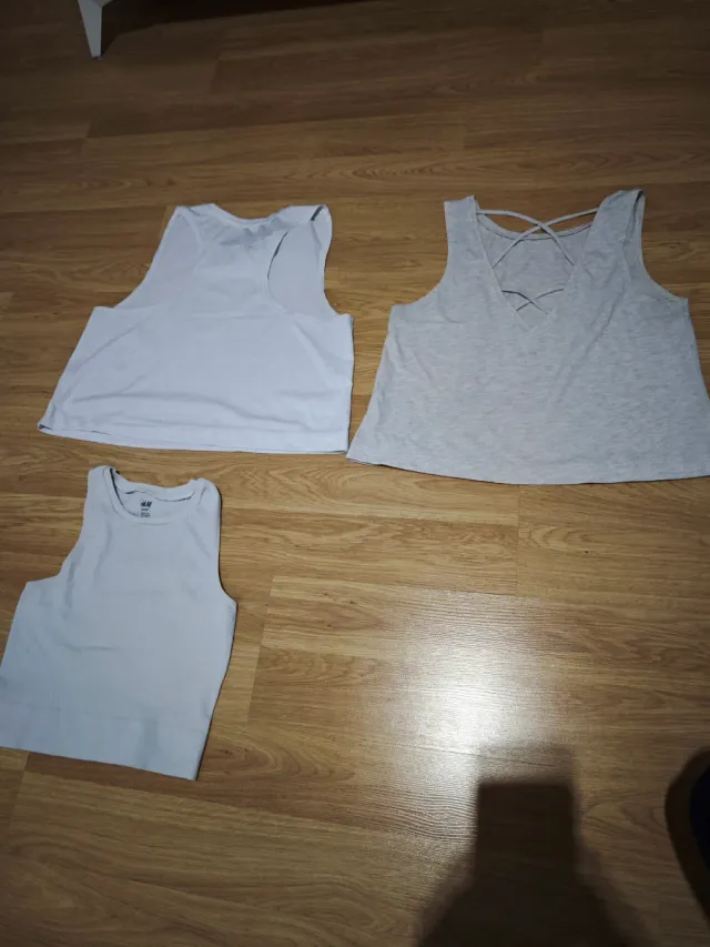 Lote de camisetas deportivas mujer grises y blanca
