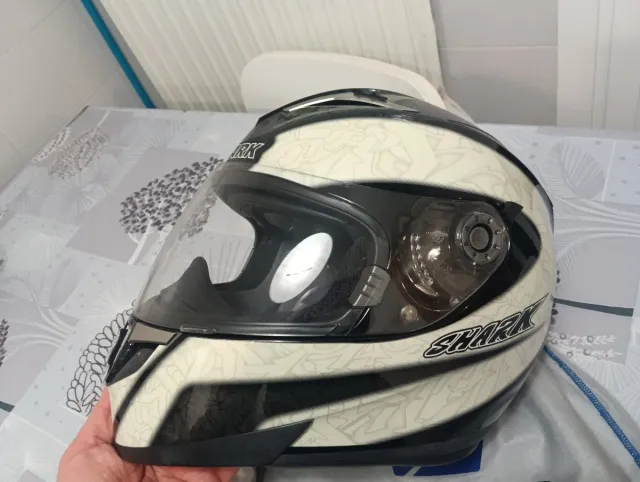 Casco de moto Shark casi nuevo