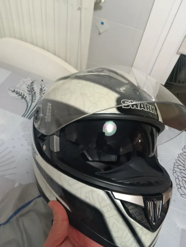 Casco de moto Shark casi nuevo